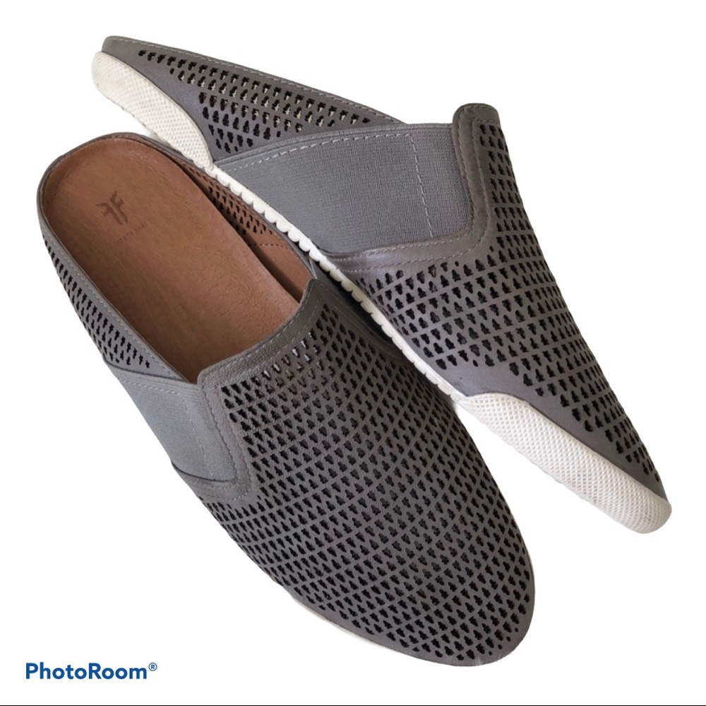 Frye Melanie Gore Perf Slip On Taupe